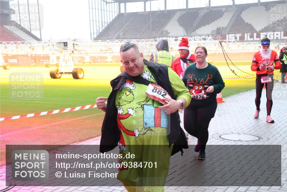 07.12.2025 - St. Pauli X-Mass-Run No. 15 Luisa Fischer http://msf.ph/oto/9384701 07.12.2025 11:31:06 Ziel 882, 2876, 1, 880, 487, 539, 554, 579, 581, 848, 865, 870, 872, 1595, 2020, 2307, 2308, 2311, 2314, 2317, 2319, 2449, 2450, 2509, 2871, 2876, 3328 meine-sportfotos.de