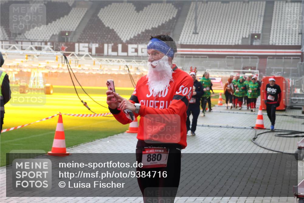 07.12.2025 - St. Pauli X-Mass-Run No. 15 Luisa Fischer http://msf.ph/oto/9384716 07.12.2025 11:31:10 Ziel 471, 15, 880, 203, 487, 539, 554, 579, 581, 848, 865, 870, 872, 1595, 2020, 2307, 2308, 2311, 2314, 2317, 2319, 2449, 2450, 2509, 2871, 2876, 3328 meine-sportfotos.de