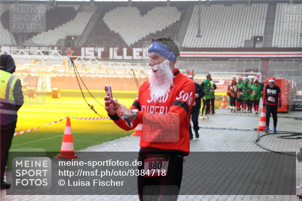 07.12.2025 - St. Pauli X-Mass-Run No. 15 Luisa Fischer http://msf.ph/oto/9384718 07.12.2025 11:31:10 Ziel 15, 880, 203, 487, 539, 554, 579, 581, 848, 865, 870, 872, 1595, 2020, 2307, 2308, 2311, 2314, 2317, 2319, 2449, 2450, 2509, 2871, 2876, 3328 meine-sportfotos.de