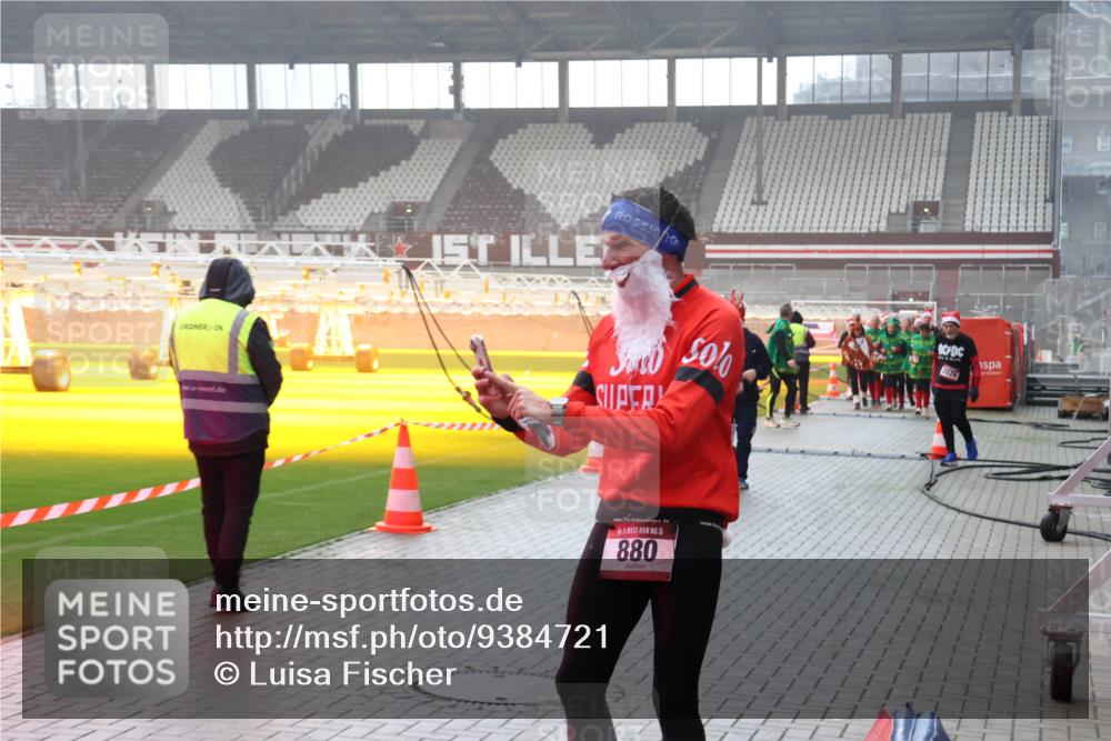 07.12.2025 - St. Pauli X-Mass-Run No. 15 Luisa Fischer http://msf.ph/oto/9384721 07.12.2025 11:31:11 Ziel 2020, 15, 880, 203, 329, 487, 539, 554, 579, 581, 848, 865, 870, 872, 1595, 2020, 2307, 2308, 2311, 2314, 2317, 2319, 2449, 2450, 2509, 2871, 2876, 3328 meine-sportfotos.de