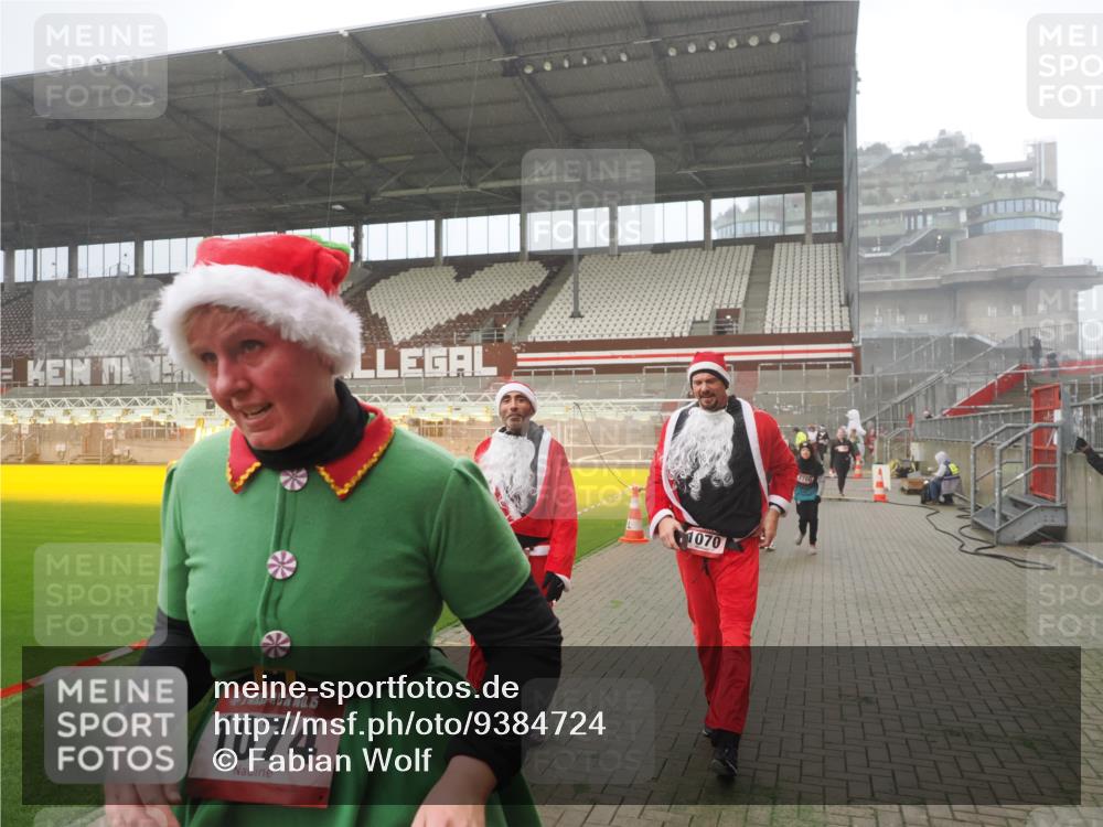 07.12.2025 - St. Pauli X-Mass-Run No. 15 Fabian Wolf http://msf.ph/oto/9384724 07.12.2025 10:12:31 Ziel 1070, 1072, 1074, 1077, 2758, 2760, 2770, 3585 meine-sportfotos.de