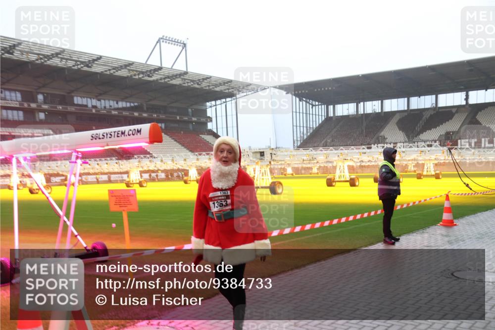 07.12.2025 - St. Pauli X-Mass-Run No. 15 Luisa Fischer http://msf.ph/oto/9384733 07.12.2025 10:15:53 Ziel 1363, 1363, 308, 431, 436, 438, 762, 1180, 1183, 1885, 2641, 2645, 2652, 2658, 2659, 2666, 2667, 2668, 2745, 2883, 2891, 3053, 3103, 3741, 4455, 4494, 4536 meine-sportfotos.de