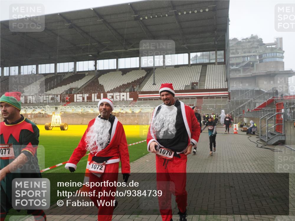 07.12.2025 - St. Pauli X-Mass-Run No. 15 Fabian Wolf http://msf.ph/oto/9384739 07.12.2025 10:12:32 Ziel 1070, 1072, 1074, 1077, 2758, 2760, 2770, 3585 meine-sportfotos.de