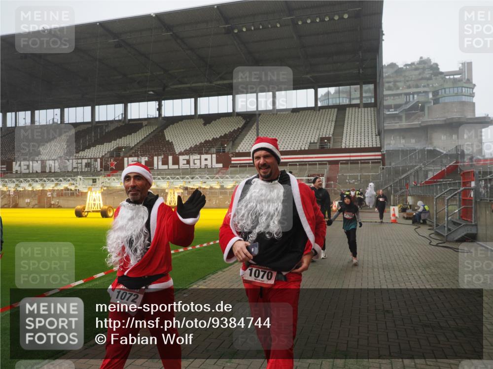 07.12.2025 - St. Pauli X-Mass-Run No. 15 Fabian Wolf http://msf.ph/oto/9384744 07.12.2025 10:12:32 Ziel 1070, 1072, 1074, 1077, 2758, 2760, 2770, 3585 meine-sportfotos.de