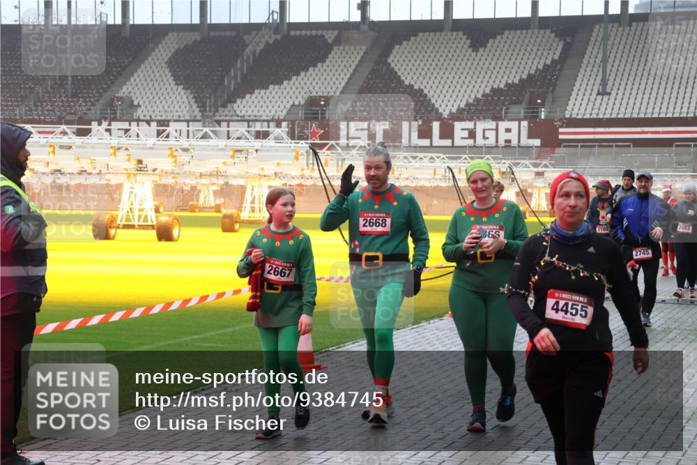 07.12.2025 - St. Pauli X-Mass-Run No. 15 Luisa Fischer http://msf.ph/oto/9384745 07.12.2025 10:16:08 Ziel 2667, 5, 2668, 65, 4455, 1180, 2745, 2652, 431, 436, 438, 1180, 1183, 1885, 2545, 2546, 2641, 2645, 2652, 2658, 2659, 2745, 3053, 3103, 4455, 4494, 4536 meine-sportfotos.de