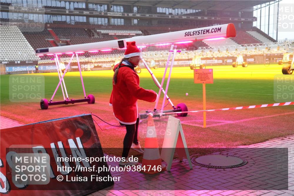07.12.2025 - St. Pauli X-Mass-Run No. 15 Luisa Fischer http://msf.ph/oto/9384746 07.12.2025 11:31:14 Ziel 011, 203, 329, 487, 539, 554, 579, 581, 848, 865, 870, 872, 1595, 2020, 2307, 2308, 2311, 2314, 2317, 2319, 2449, 2450, 2509, 2871, 2876, 3328 meine-sportfotos.de