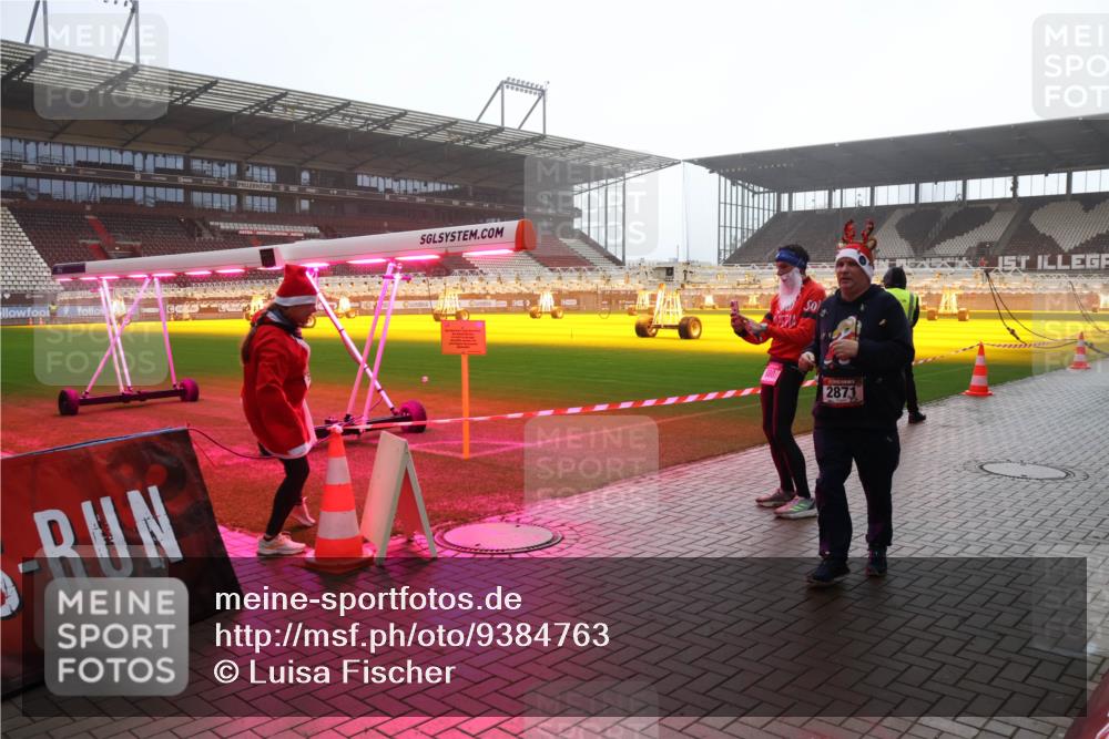 07.12.2025 - St. Pauli X-Mass-Run No. 15 Luisa Fischer http://msf.ph/oto/9384763 07.12.2025 11:31:18 Ziel 30, 2871, 203, 329, 487, 539, 554, 579, 581, 848, 865, 870, 872, 1595, 2020, 2307, 2308, 2311, 2314, 2317, 2319, 2449, 2450, 2871, 3328 meine-sportfotos.de
