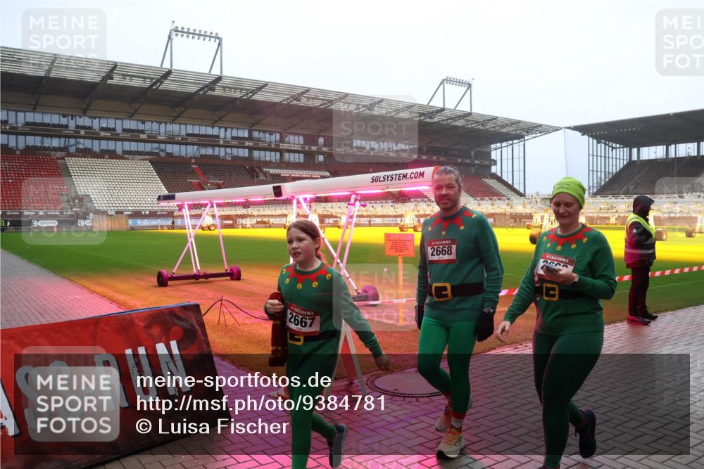 07.12.2025 - St. Pauli X-Mass-Run No. 15 Luisa Fischer http://msf.ph/oto/9384781 07.12.2025 10:16:14 Ziel 2667, 2668, 436, 1885, 2545, 2546, 2641, 2645, 2652, 2658, 2659, 2745, 3053, 3103, 4455, 4494, 4536 meine-sportfotos.de