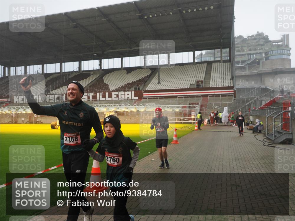 07.12.2025 - St. Pauli X-Mass-Run No. 15 Fabian Wolf http://msf.ph/oto/9384784 07.12.2025 10:12:35 Ziel 1070, 1072, 1074, 1077, 2758, 2760, 2770, 3585 meine-sportfotos.de
