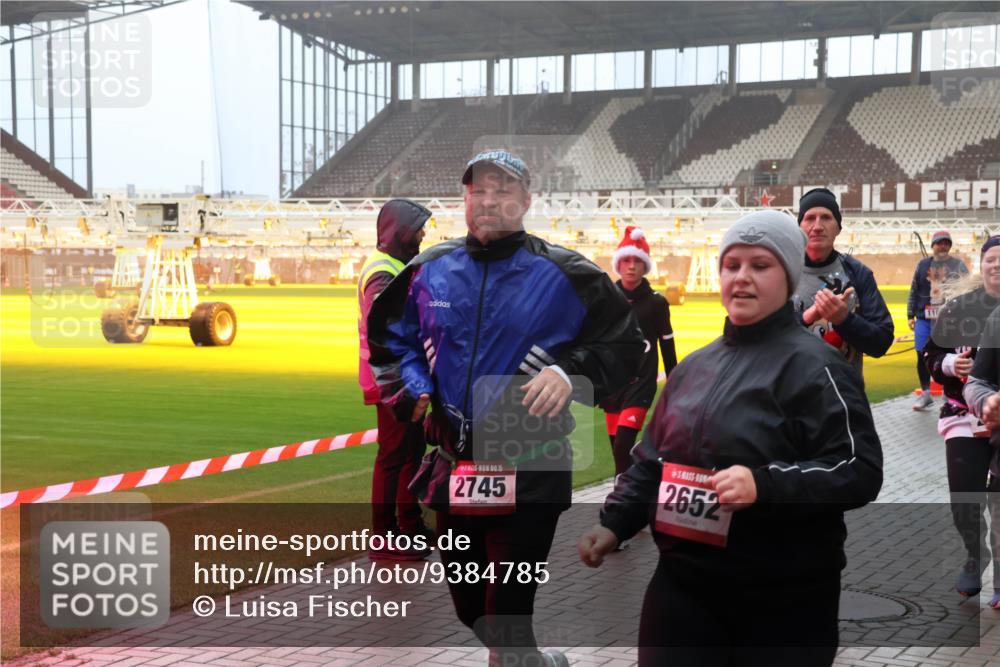 07.12.2025 - St. Pauli X-Mass-Run No. 15 Luisa Fischer http://msf.ph/oto/9384785 07.12.2025 10:16:15 Ziel 15, 2745, 2652, 436, 1885, 2545, 2546, 2641, 2645, 2652, 2658, 2659, 2745, 3053, 4455, 4494, 4536 meine-sportfotos.de