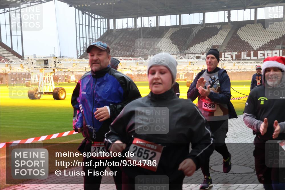 07.12.2025 - St. Pauli X-Mass-Run No. 15 Luisa Fischer http://msf.ph/oto/9384786 07.12.2025 10:16:16 Ziel 274, 2652, 2659, 2545, 2546, 2641, 2645, 2652, 2658, 2659, 2745, 3053, 4455, 4494 meine-sportfotos.de