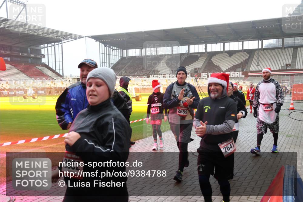 07.12.2025 - St. Pauli X-Mass-Run No. 15 Luisa Fischer http://msf.ph/oto/9384788 07.12.2025 10:16:16 Ziel 2652, 4494, 2659, 2641, 3565, 2545, 2546, 2641, 2645, 2652, 2658, 2659, 2745, 3053, 4455, 4494 meine-sportfotos.de