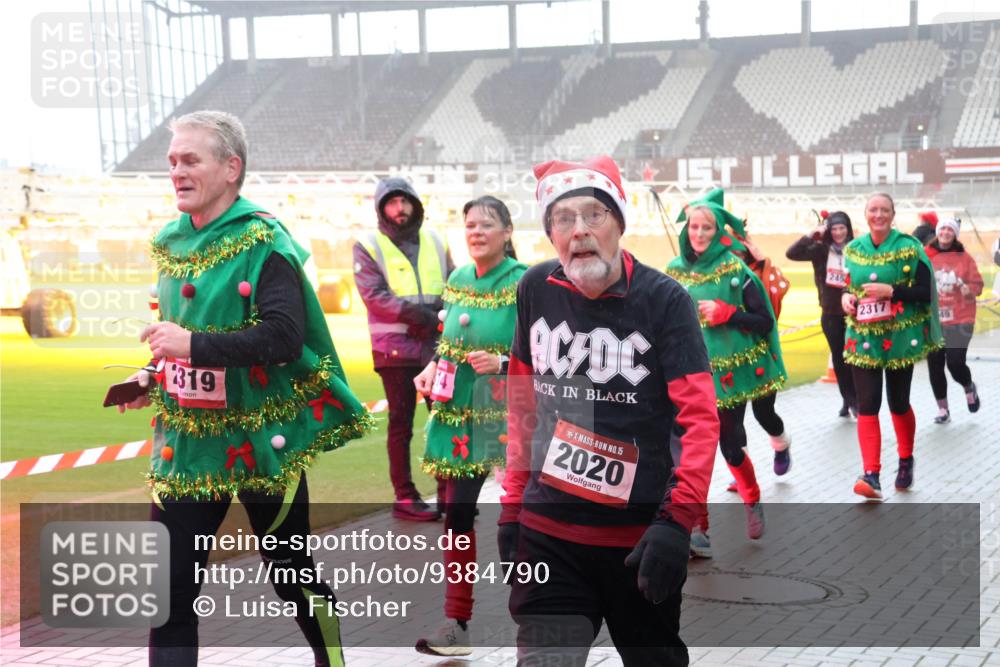07.12.2025 - St. Pauli X-Mass-Run No. 15 Luisa Fischer http://msf.ph/oto/9384790 07.12.2025 11:31:24 Ziel 319, 15, 2020, 2454, 2317, 40, 203, 329, 487, 539, 554, 579, 581, 848, 865, 870, 872, 1595, 1755, 2307, 2308, 2311, 2314, 2317, 2319, 2428, 2429, 2430, 2449, 2450, 2492, 2493, 2871, 3181, 3182, 3184, 3238, 3239, 3328, 3352, 3436, 4105 meine-sportfotos.de