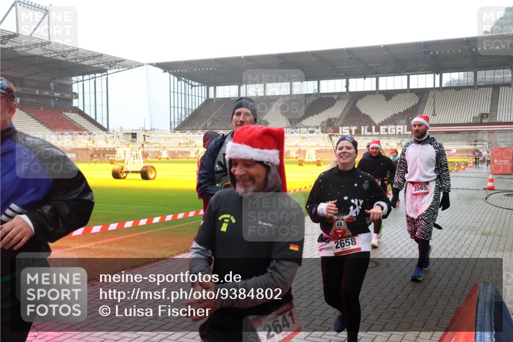 07.12.2025 - St. Pauli X-Mass-Run No. 15 Luisa Fischer http://msf.ph/oto/9384802 07.12.2025 10:16:17 Ziel 2658, 2641, 3565, 2545, 2546, 2641, 2645, 2652, 2658, 2659, 2745, 3053, 4455, 4494 meine-sportfotos.de