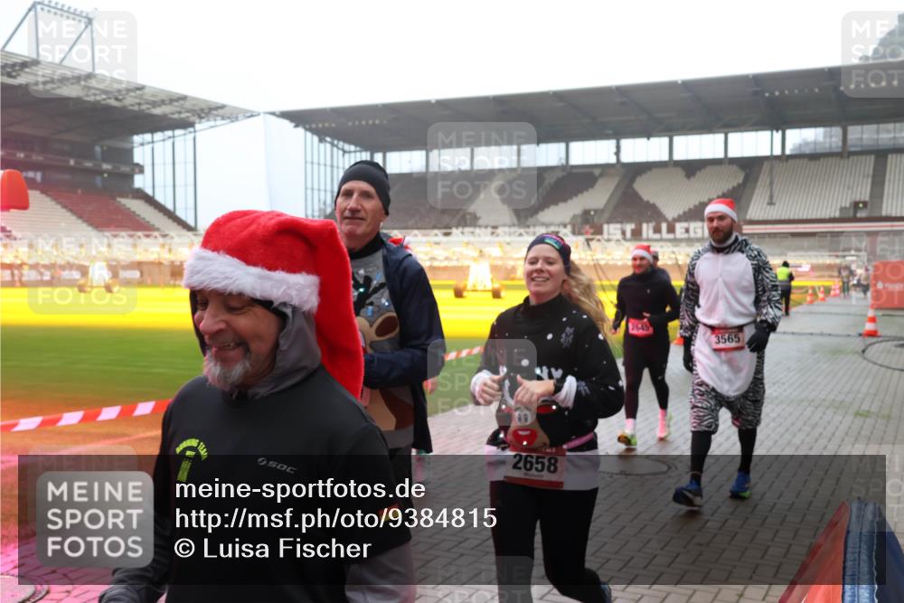 07.12.2025 - St. Pauli X-Mass-Run No. 15 Luisa Fischer http://msf.ph/oto/9384815 07.12.2025 10:16:17 Ziel 2658, 2645, 3565, 2545, 2546, 2641, 2645, 2652, 2658, 2659, 2745, 3053, 4455, 4494 meine-sportfotos.de