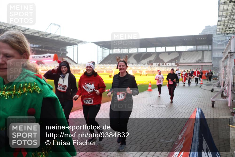 07.12.2025 - St. Pauli X-Mass-Run No. 15 Luisa Fischer http://msf.ph/oto/9384832 07.12.2025 11:31:30 Ziel 2450, 1759, 2449, 203, 329, 487, 539, 554, 579, 581, 848, 865, 870, 872, 1595, 1755, 2307, 2308, 2311, 2314, 2317, 2319, 2428, 2429, 2430, 2449, 2450, 2492, 2493, 2871, 3181, 3182, 3184, 3238, 3239, 3328, 3352, 3436, 4105 meine-sportfotos.de