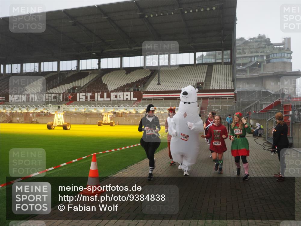 07.12.2025 - St. Pauli X-Mass-Run No. 15 Fabian Wolf http://msf.ph/oto/9384838 07.12.2025 10:12:45 Ziel 9, 18, 938, 2758, 2760, 2770, 3040, 3428, 3514, 3551, 3557, 3585, 3799, 3834, 3836 meine-sportfotos.de