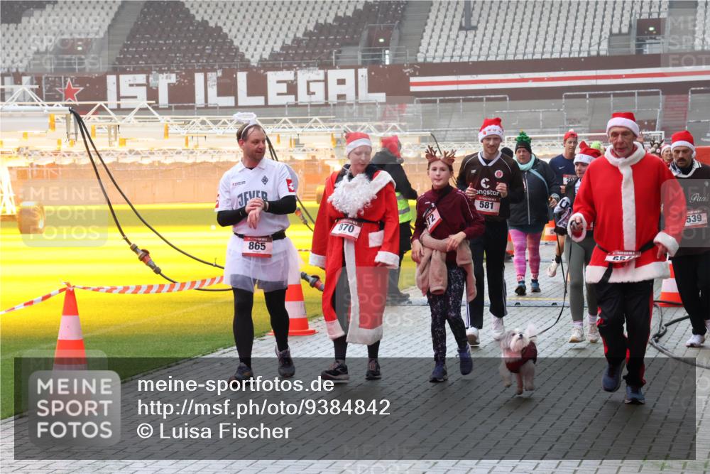 07.12.2025 - St. Pauli X-Mass-Run No. 15 Luisa Fischer http://msf.ph/oto/9384842 07.12.2025 11:31:33 Ziel 865, 870, 20, 581, 652, 539, 203, 329, 487, 539, 554, 579, 581, 848, 865, 870, 872, 1595, 1755, 2017, 2307, 2308, 2311, 2314, 2317, 2319, 2428, 2429, 2430, 2449, 2450, 2492, 2493, 2871, 3181, 3182, 3184, 3238, 3239, 3328, 3352, 3436, 4105 meine-sportfotos.de