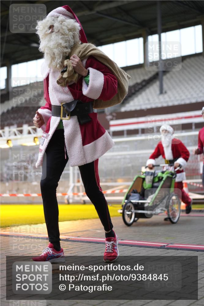 07.12.2025 - St. Pauli X-Mass-Run No. 15 Patografie http://msf.ph/oto/9384845 07.12.2025 10:28:27 Ziel 412, 2526, 2723, 2912, 2913, 3209, 3218, 3377, 3454, 3472, 4037, 4250, 4355, 4388 meine-sportfotos.de