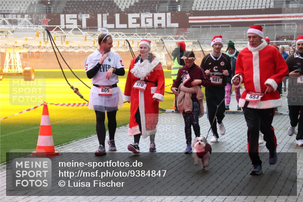 07.12.2025 - St. Pauli X-Mass-Run No. 15 Luisa Fischer http://msf.ph/oto/9384847 07.12.2025 11:31:34 Ziel 865, 870, 581, 554, 10, 5, 203, 329, 331, 487, 539, 554, 579, 581, 848, 865, 870, 872, 1595, 1755, 2017, 2307, 2308, 2311, 2314, 2317, 2319, 2428, 2429, 2430, 2449, 2450, 2492, 2493, 2871, 3181, 3182, 3184, 3238, 3239, 3328, 3352, 3436, 4105 meine-sportfotos.de
