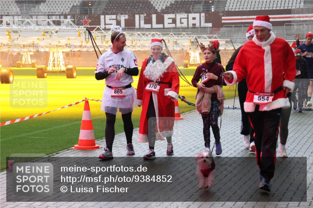 07.12.2025 - St. Pauli X-Mass-Run No. 15 Luisa Fischer http://msf.ph/oto/9384852 07.12.2025 11:31:35 Ziel 865, 870, 5, 554, 87, 203, 203, 329, 331, 487, 539, 554, 579, 581, 848, 870, 872, 1595, 1755, 2017, 2307, 2308, 2311, 2314, 2317, 2319, 2428, 2429, 2430, 2449, 2450, 2492, 2493, 3181, 3182, 3184, 3238, 3239, 3328, 3352, 3436, 4105 meine-sportfotos.de