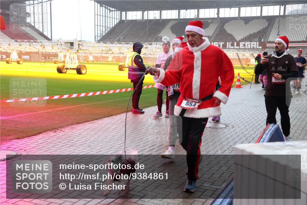 07.12.2025 - St. Pauli X-Mass-Run No. 15 Luisa Fischer http://msf.ph/oto/9384861 07.12.2025 11:31:38 Ziel 151, 579, 15, 554, 203, 203, 329, 331, 487, 539, 554, 579, 581, 848, 1595, 1755, 2017, 2307, 2308, 2311, 2314, 2317, 2428, 2429, 2430, 2449, 2450, 2492, 2493, 3181, 3182, 3184, 3238, 3239, 3328, 3352, 3436, 3600, 4105 meine-sportfotos.de