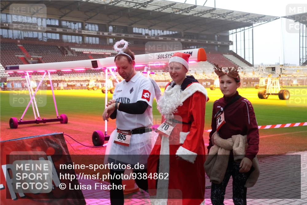 07.12.2025 - St. Pauli X-Mass-Run No. 15 Luisa Fischer http://msf.ph/oto/9384862 07.12.2025 11:31:43 Ziel 865, 15, 70, 12, 203, 329, 331, 539, 554, 579, 581, 1595, 1755, 2017, 2428, 2429, 2430, 2449, 2450, 2492, 2493, 3087, 3181, 3182, 3184, 3238, 3239, 3328, 3352, 3436, 3600, 4105 meine-sportfotos.de