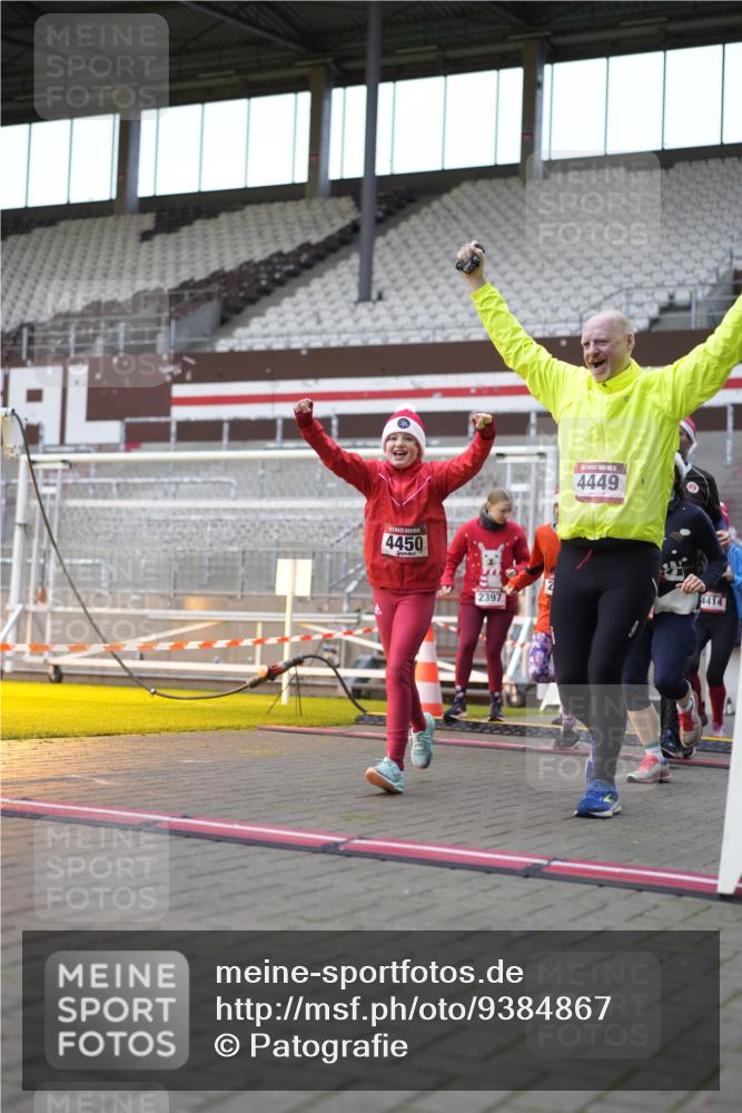 07.12.2025 - St. Pauli X-Mass-Run No. 15 Patografie http://msf.ph/oto/9384867 07.12.2025 10:28:41 Ziel 1095, 1566, 2046, 2051, 2397, 2912, 2913, 3209, 3218, 3377, 4414, 4446, 4449, 4450, 4543, 4544 meine-sportfotos.de