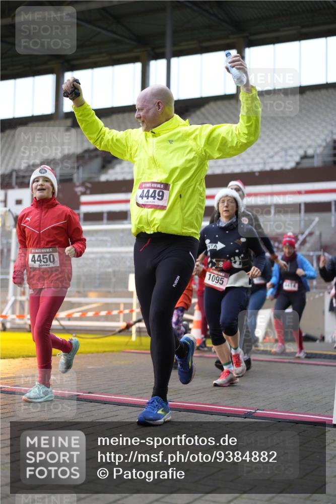 07.12.2025 - St. Pauli X-Mass-Run No. 15 Patografie http://msf.ph/oto/9384882 07.12.2025 10:28:42 Ziel 1095, 1566, 2046, 2051, 2397, 2912, 2913, 3209, 3218, 3377, 4414, 4446, 4449, 4450, 4543, 4544 meine-sportfotos.de