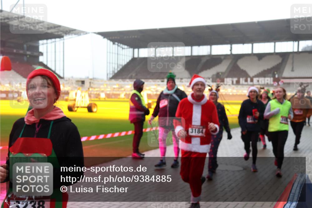 07.12.2025 - St. Pauli X-Mass-Run No. 15 Luisa Fischer http://msf.ph/oto/9384885 07.12.2025 11:31:47 Ziel 38, 3184, 203, 329, 331, 554, 1595, 1755, 2017, 2428, 2429, 2430, 2492, 2493, 3087, 3181, 3182, 3184, 3238, 3239, 3328, 3352, 3436, 3600, 4105 meine-sportfotos.de