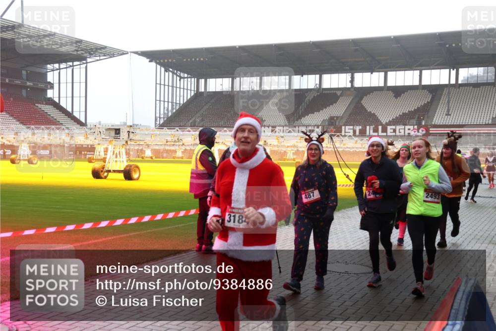 07.12.2025 - St. Pauli X-Mass-Run No. 15 Luisa Fischer http://msf.ph/oto/9384886 07.12.2025 11:31:47 Ziel 3184, 487, 2493, 203, 329, 331, 554, 1595, 1755, 2017, 2428, 2429, 2430, 2492, 2493, 3087, 3181, 3182, 3184, 3238, 3239, 3328, 3352, 3436, 3600, 4105 meine-sportfotos.de
