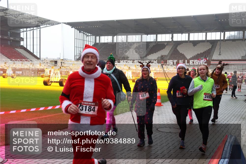 07.12.2025 - St. Pauli X-Mass-Run No. 15 Luisa Fischer http://msf.ph/oto/9384889 07.12.2025 11:31:48 Ziel 5, 3184, 487, 249, 2493, 430, 203, 329, 331, 554, 1595, 1755, 2017, 2428, 2429, 2430, 2492, 2493, 3087, 3181, 3182, 3184, 3238, 3239, 3328, 3352, 3436, 3600, 4105 meine-sportfotos.de