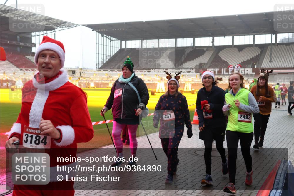 07.12.2025 - St. Pauli X-Mass-Run No. 15 Luisa Fischer http://msf.ph/oto/9384890 07.12.2025 11:31:48 Ziel 3184, 848, 487, 2493, 2430, 203, 329, 331, 554, 1595, 1755, 2017, 2428, 2429, 2430, 2492, 2493, 3087, 3181, 3182, 3184, 3238, 3239, 3328, 3352, 3436, 3600, 4105 meine-sportfotos.de