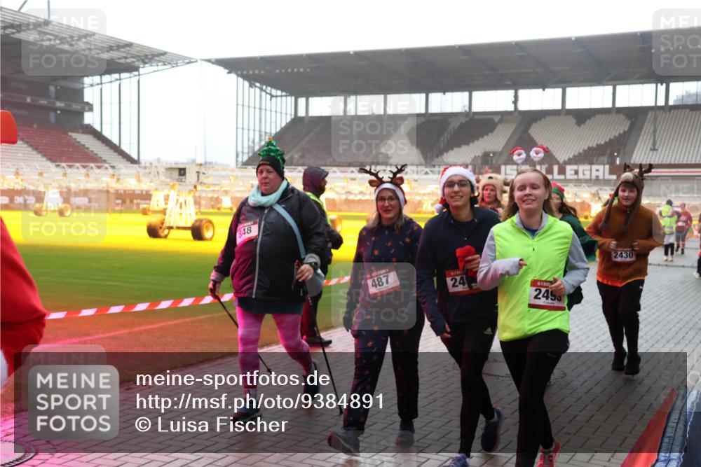 07.12.2025 - St. Pauli X-Mass-Run No. 15 Luisa Fischer http://msf.ph/oto/9384891 07.12.2025 11:31:48 Ziel 848, 487, 24, 2495, 2430, 203, 329, 331, 554, 1595, 1755, 2017, 2428, 2429, 2430, 2492, 2493, 3087, 3181, 3182, 3184, 3238, 3239, 3328, 3352, 3436, 3600, 4105 meine-sportfotos.de