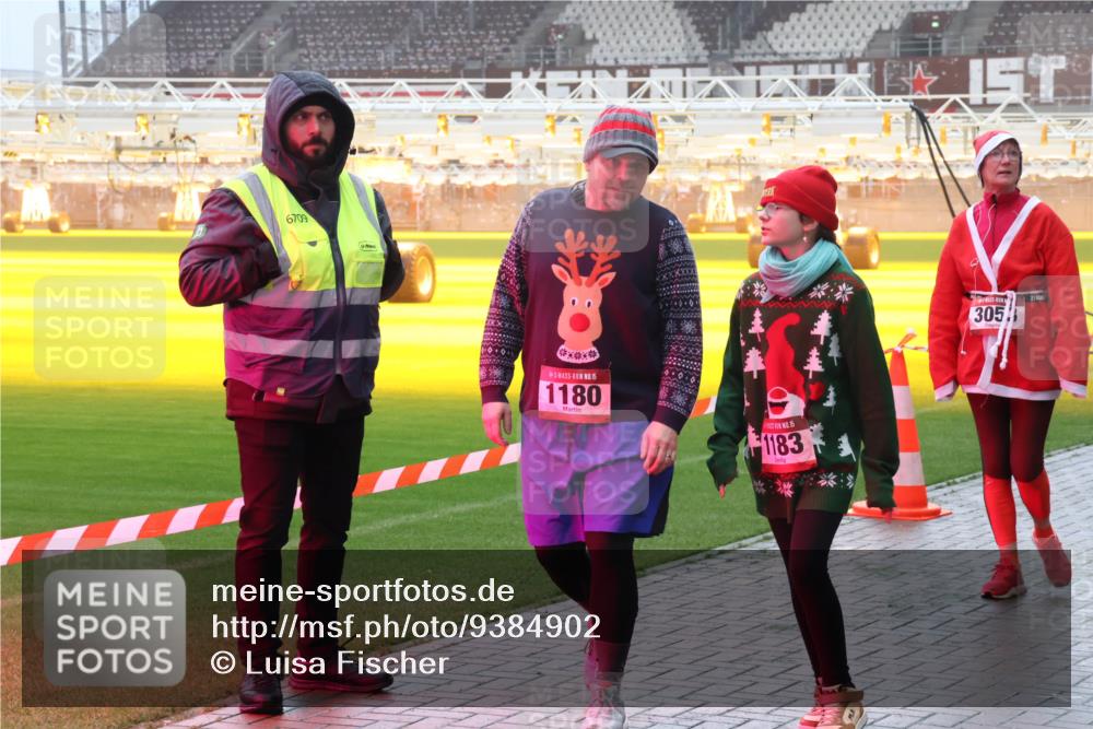 07.12.2025 - St. Pauli X-Mass-Run No. 15 Luisa Fischer http://msf.ph/oto/9384902 07.12.2025 10:16:22 Ziel 6709, 15, 1180, 15, 1183, 305, 394, 2545, 2546, 2641, 2645, 2652, 2658, 2659, 2745, 3053, 4455 meine-sportfotos.de