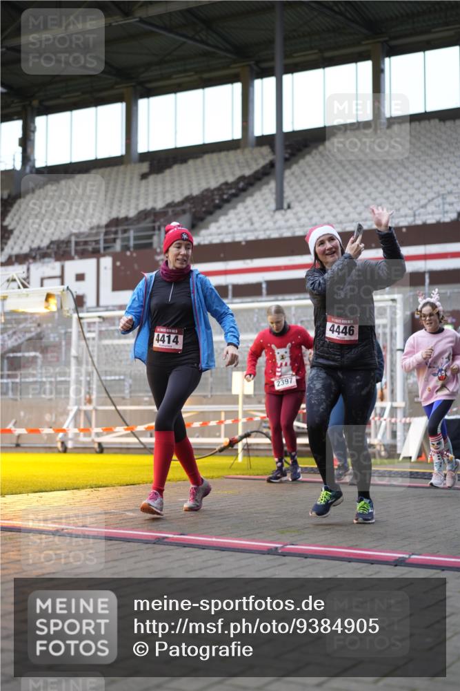 07.12.2025 - St. Pauli X-Mass-Run No. 15 Patografie http://msf.ph/oto/9384905 07.12.2025 10:28:43 Ziel 1095, 1566, 2046, 2051, 2397, 2913, 3209, 4265, 4291, 4414, 4446, 4449, 4450, 4543, 4544 meine-sportfotos.de