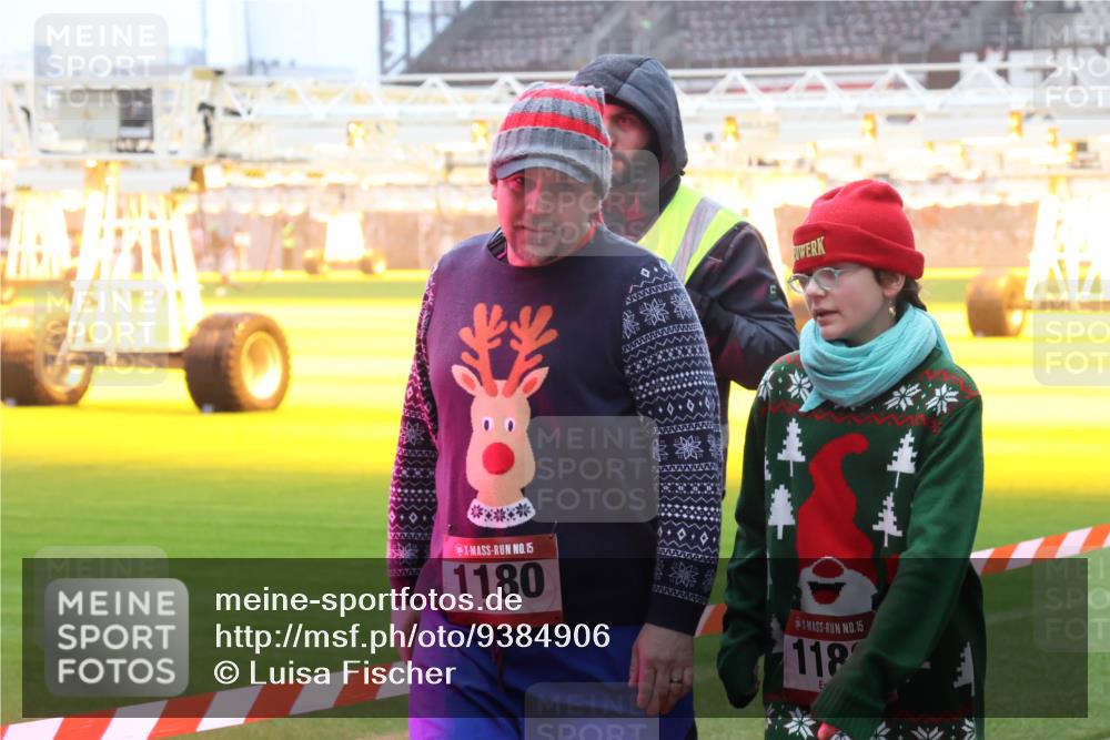 07.12.2025 - St. Pauli X-Mass-Run No. 15 Luisa Fischer http://msf.ph/oto/9384906 07.12.2025 10:16:24 Ziel 15, 1180, 15, 118, 394, 2545, 2546, 2641, 2645, 2652, 2658, 2659, 2745, 3053, 4455 meine-sportfotos.de