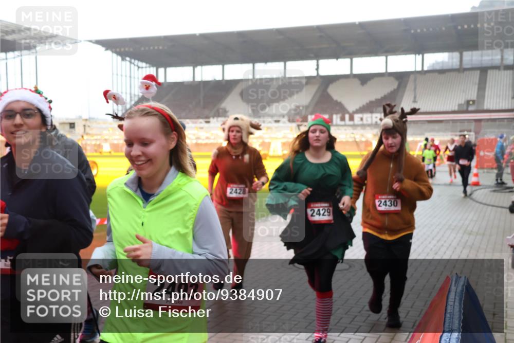 07.12.2025 - St. Pauli X-Mass-Run No. 15 Luisa Fischer http://msf.ph/oto/9384907 07.12.2025 11:31:49 Ziel 2493, 2428, 2430, 2429, 203, 329, 331, 554, 1595, 1755, 2017, 2428, 2429, 2430, 2492, 2493, 2587, 2654, 3087, 3181, 3182, 3184, 3238, 3239, 3328, 3352, 3436, 3600, 4105 meine-sportfotos.de
