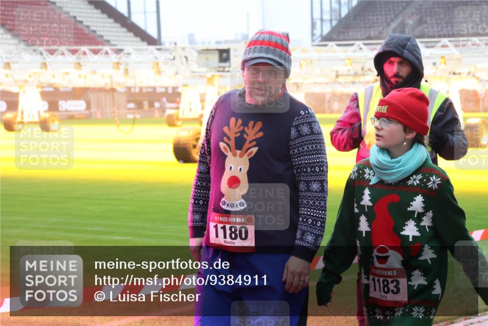 07.12.2025 - St. Pauli X-Mass-Run No. 15 Luisa Fischer http://msf.ph/oto/9384911 07.12.2025 10:16:25 Ziel 15, 1180, 15, 1183, 394, 1328, 2545, 2546, 2641, 2645, 2652, 2658, 2659, 2743, 2745, 3053, 4455 meine-sportfotos.de