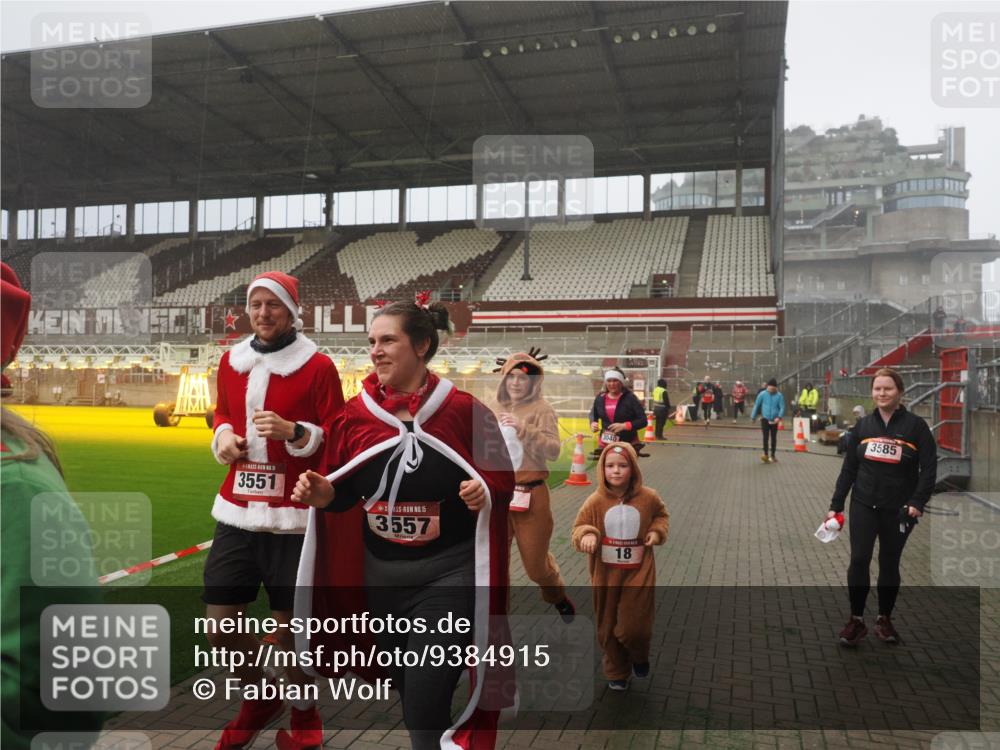 07.12.2025 - St. Pauli X-Mass-Run No. 15 Fabian Wolf http://msf.ph/oto/9384915 07.12.2025 10:12:48 Ziel 9, 18, 938, 3040, 3428, 3514, 3551, 3557, 3585, 3799, 3834, 3836 meine-sportfotos.de
