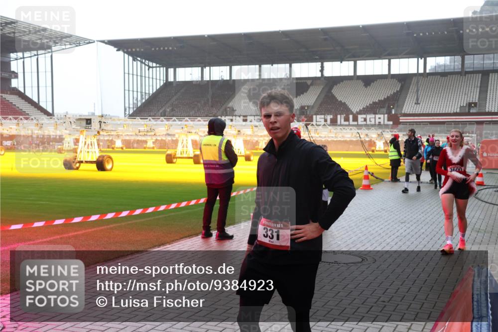 07.12.2025 - St. Pauli X-Mass-Run No. 15 Luisa Fischer http://msf.ph/oto/9384923 07.12.2025 11:32:03 Ziel 15, 331, 1, 254, 3600, 331, 1755, 2017, 2048, 2050, 2120, 2428, 2429, 2430, 2492, 2493, 2497, 2523, 2527, 2587, 2654, 2656, 3087, 3181, 3182, 3184, 3238, 3239, 3352, 3436, 3600, 3678, 4105, 4633, 4642 meine-sportfotos.de