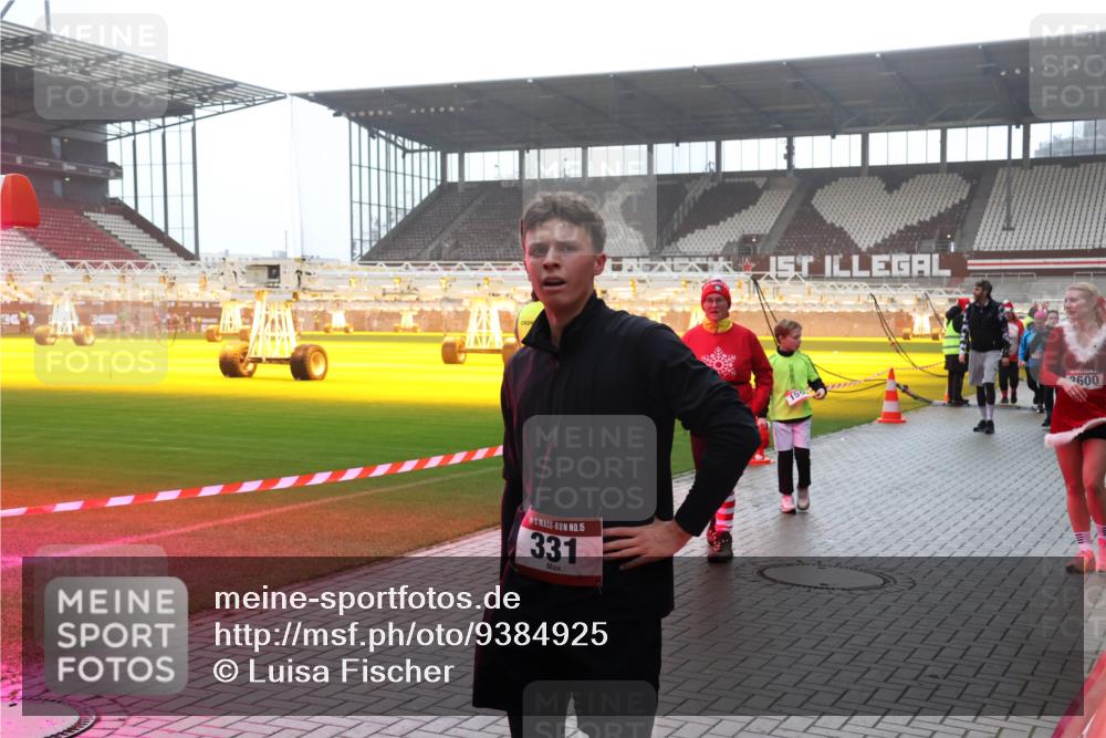 07.12.2025 - St. Pauli X-Mass-Run No. 15 Luisa Fischer http://msf.ph/oto/9384925 07.12.2025 11:32:03 Ziel 15, 331, 159, 2600, 331, 1755, 2017, 2048, 2050, 2120, 2428, 2429, 2430, 2492, 2493, 2497, 2523, 2527, 2587, 2654, 2656, 3087, 3181, 3182, 3184, 3238, 3239, 3352, 3436, 3600, 3678, 4105, 4633, 4642 meine-sportfotos.de