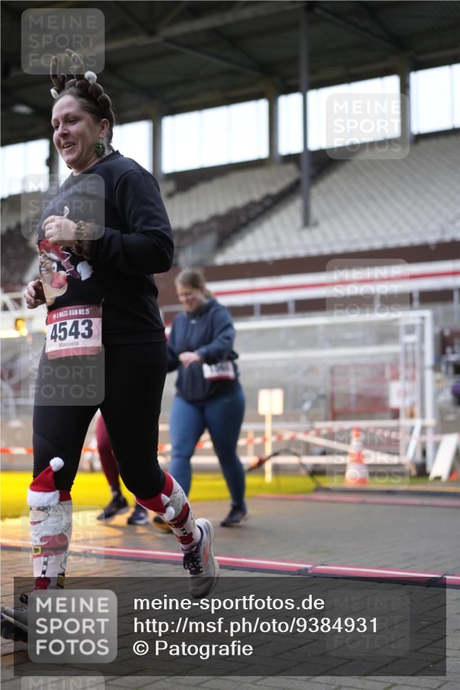 07.12.2025 - St. Pauli X-Mass-Run No. 15 Patografie http://msf.ph/oto/9384931 07.12.2025 10:28:46 Ziel 1095, 1308, 1330, 1566, 2046, 2051, 2397, 4265, 4291, 4414, 4446, 4449, 4450, 4543, 4544 meine-sportfotos.de