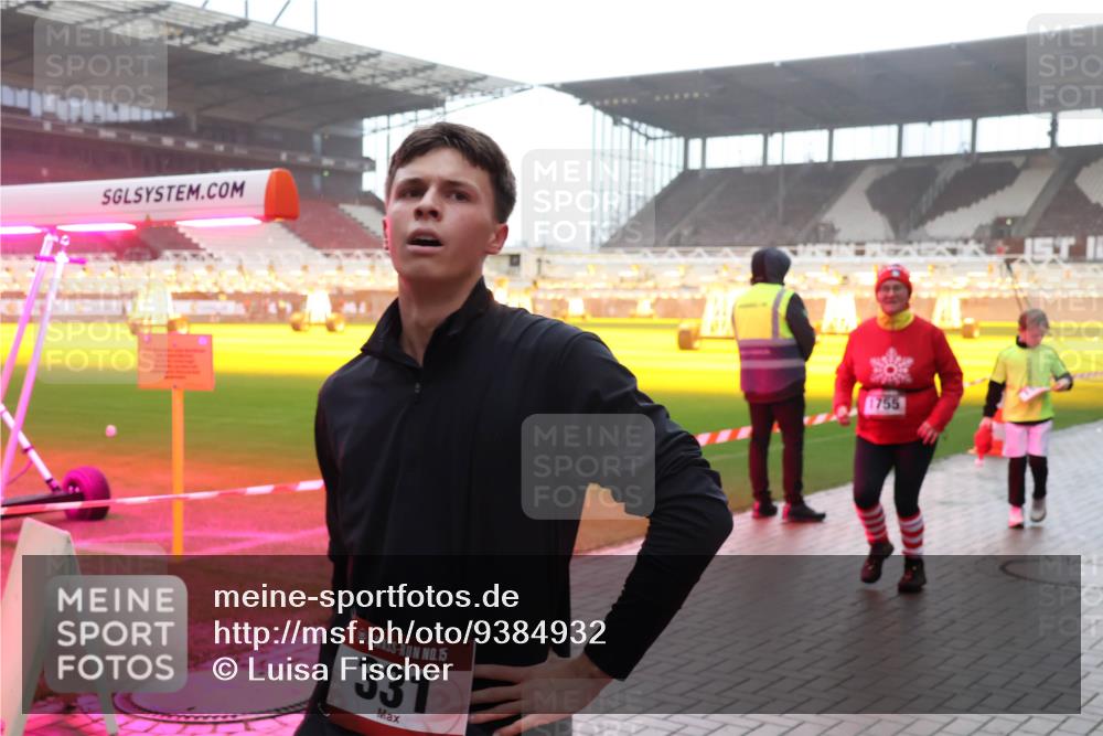 07.12.2025 - St. Pauli X-Mass-Run No. 15 Luisa Fischer http://msf.ph/oto/9384932 07.12.2025 11:32:04 Ziel 15, 331, 1755, 15, 331, 1755, 2017, 2048, 2050, 2120, 2428, 2429, 2430, 2492, 2493, 2497, 2523, 2527, 2587, 2654, 2656, 3087, 3181, 3182, 3184, 3238, 3239, 3352, 3436, 3600, 3678, 4105, 4633, 4642 meine-sportfotos.de