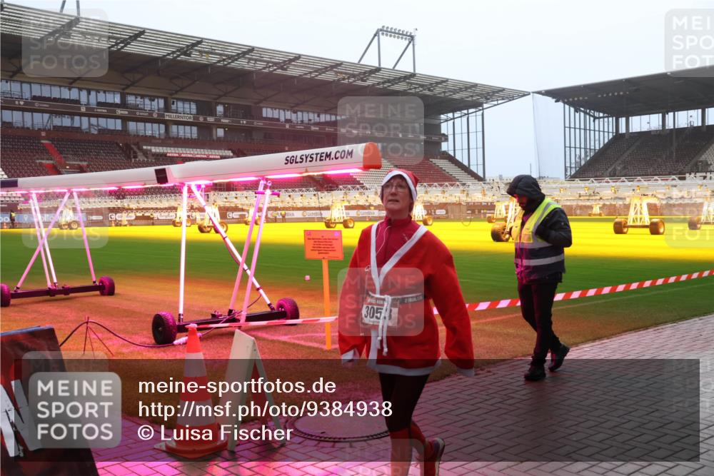07.12.2025 - St. Pauli X-Mass-Run No. 15 Luisa Fischer http://msf.ph/oto/9384938 07.12.2025 10:16:28 Ziel 305, 21, 394, 1328, 2545, 2546, 2641, 2645, 2652, 2658, 2659, 2743, 2745, 4455 meine-sportfotos.de