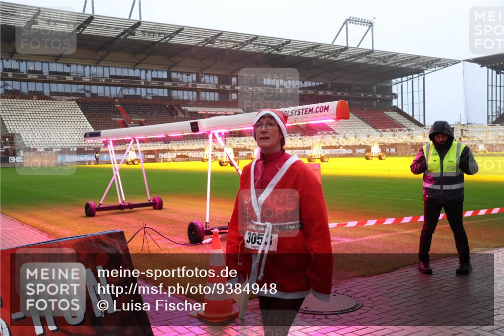 07.12.2025 - St. Pauli X-Mass-Run No. 15 Luisa Fischer http://msf.ph/oto/9384948 07.12.2025 10:16:29 Ziel 305, 21, 394, 1328, 2545, 2546, 2641, 2645, 2652, 2658, 2659, 2743, 2745, 4455 meine-sportfotos.de