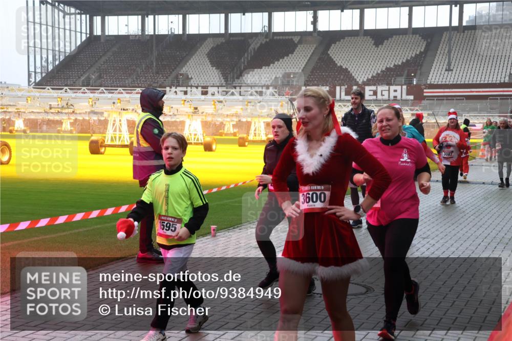 07.12.2025 - St. Pauli X-Mass-Run No. 15 Luisa Fischer http://msf.ph/oto/9384949 07.12.2025 11:32:08 Ziel 1595, 15, 3600, 3087, 331, 1755, 2017, 2048, 2050, 2120, 2428, 2429, 2430, 2492, 2493, 2497, 2523, 2527, 2587, 2654, 2656, 3087, 3181, 3182, 3184, 3352, 3600, 3678, 4633, 4640, 4642 meine-sportfotos.de