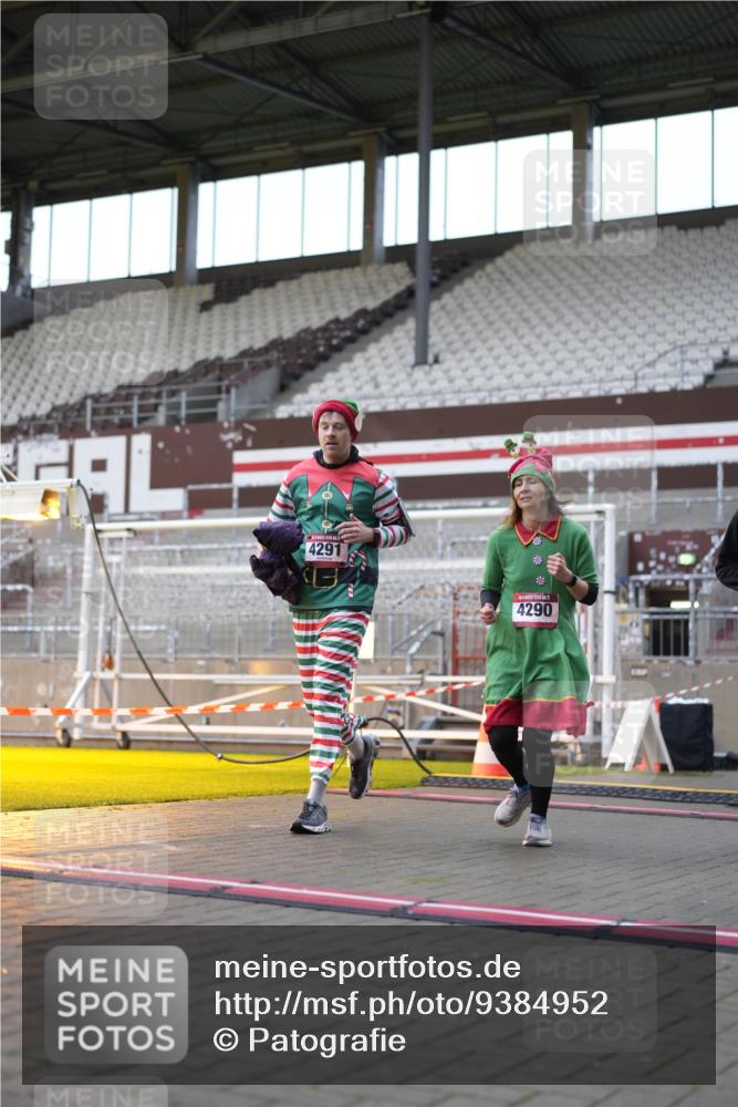 07.12.2025 - St. Pauli X-Mass-Run No. 15 Patografie http://msf.ph/oto/9384952 07.12.2025 10:28:48 Ziel 1095, 1308, 1330, 1566, 2046, 2051, 2397, 3669, 4265, 4291, 4414, 4446, 4449, 4450, 4543, 4544 meine-sportfotos.de