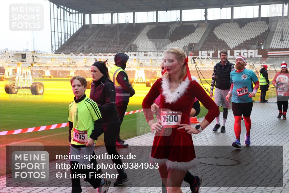 07.12.2025 - St. Pauli X-Mass-Run No. 15 Luisa Fischer http://msf.ph/oto/9384953 07.12.2025 11:32:08 Ziel 1595, 1, 15, 3600, 3678, 3087, 331, 1755, 2017, 2048, 2050, 2120, 2428, 2429, 2430, 2492, 2493, 2497, 2523, 2527, 2587, 2654, 2656, 3087, 3181, 3182, 3184, 3352, 3600, 3678, 4633, 4640, 4642 meine-sportfotos.de