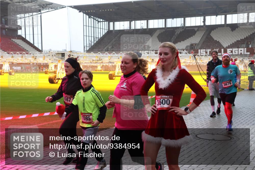 07.12.2025 - St. Pauli X-Mass-Run No. 15 Luisa Fischer http://msf.ph/oto/9384954 07.12.2025 11:32:09 Ziel 587, 15, 1595, 15, 3600, 3678, 331, 1755, 2017, 2048, 2050, 2120, 2428, 2429, 2430, 2492, 2493, 2497, 2523, 2527, 2587, 2654, 2656, 3087, 3181, 3182, 3352, 3600, 3678, 4633, 4640, 4642 meine-sportfotos.de